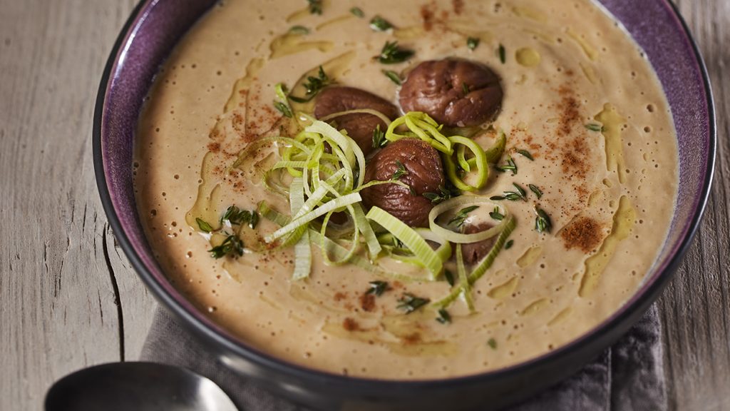 Maromencremesuppe_mit_Lauch1-1-e1733315049310-1024x576