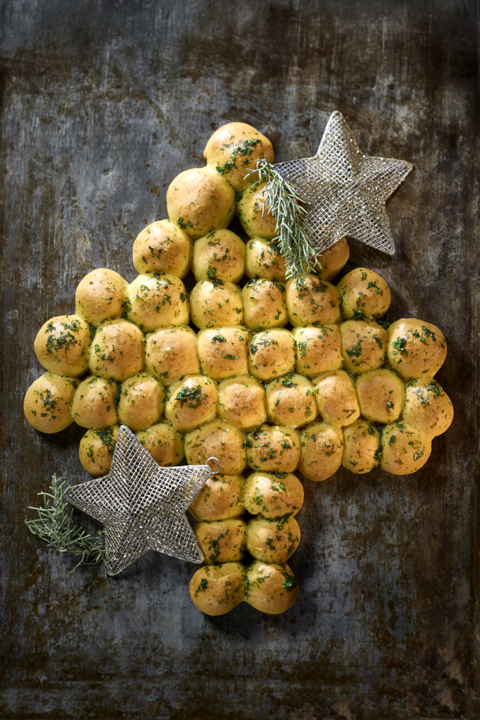 BROTWEIHNACHTSBAUM MIT KRÄUTERGLASUR Buffet Weihnachten