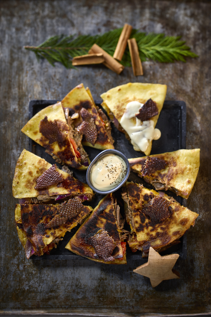 QUESADILLA MIT PULLED GÄNSEBRUST UND DIP Buffet Weihnachten